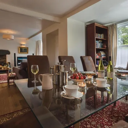 4 Bed In Sawrey Lcc33 Holiday home