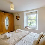4 Bed In Nr Hawkshead Oc-lcc33 Hébergement de vacances *